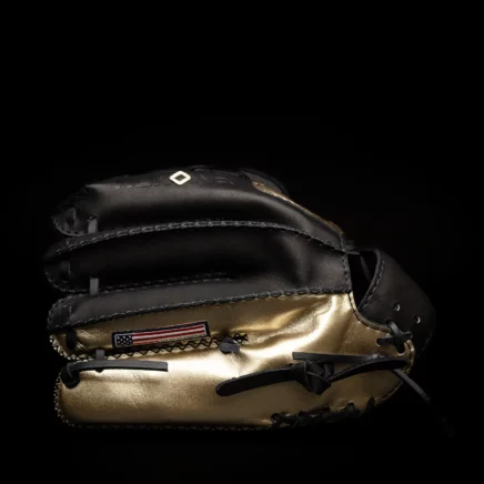 Ballgloves - Nokona Ballgloves